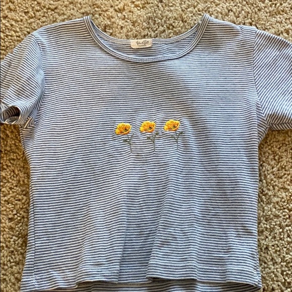 Brandy Melville | Tops | Three Flowers 